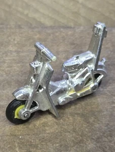 VINTAGE 1960's TOOTSIETOY PLASTIC TOY MOTORCYCLE VESPA SCOOTER LAMBRETTA - Picture 1 of 3