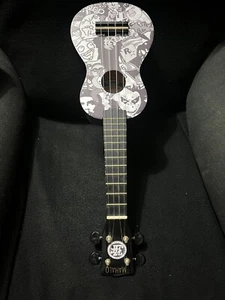 Mahalo Ukulele Black/White #U-30BK (VGC) - Picture 1 of 10