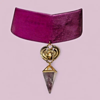 GARGANTILLA BANDA DE TERCIOPELO ANCHA Escarabajo Dorado y Amatista Colgante Collar 4D Foto 1 de 4