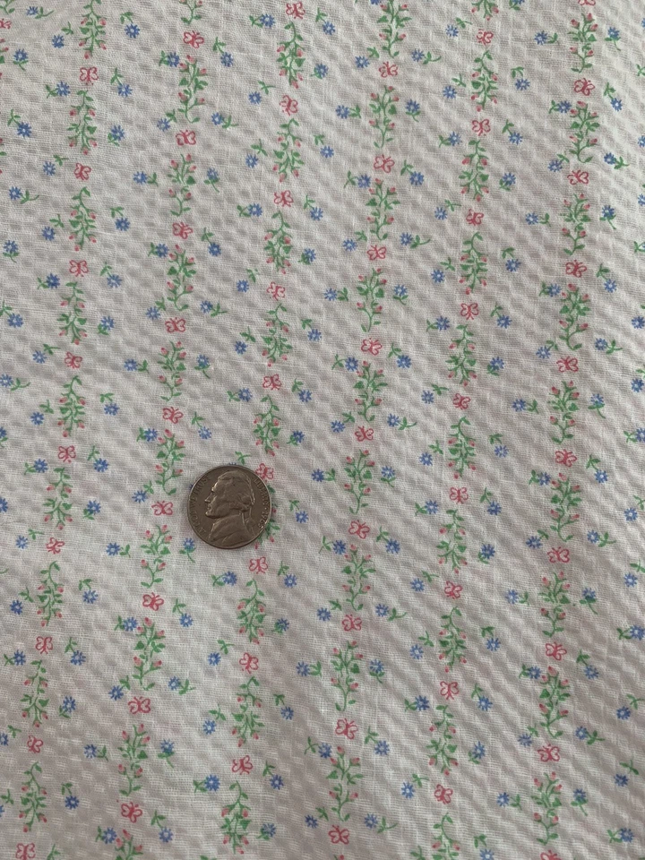 复古面料棉花印花花卉 45 英寸宽 3 码娇小花朵蝴蝶 — 第 1/4 张图片