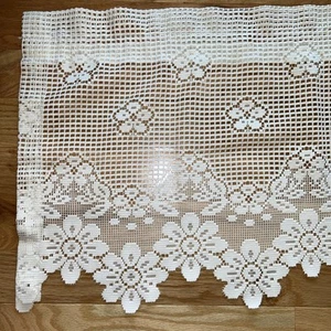 Valance per finestra in pizzo all’uncinetto bianco 70”larghezza x 18” smerlato floreale rigido - Foto 1 di 5
