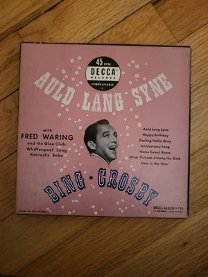 BING CROSBY - AULD LANG SYNE -  DECCA  LABEL - (4) 45'S - BOX SET 1950 7"  NICE - Image 1 of 4