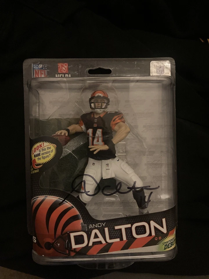 Boneco Andy Dalton autografado  - Imagem 1 de 1
