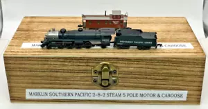 Z Scale Marklin Southern Pacific 5 Pole Steam Loco 2-8-2 w/ Caboose Custom Case - Picture 1 of 14