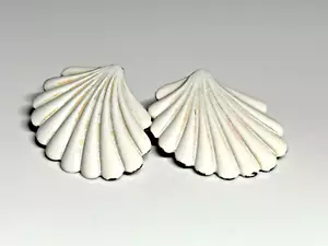 Vintage Earrings White Shell Design Stud Enamel 1970' - Picture 1 of 8