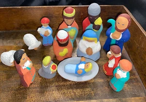 Presepe vintage fatto a mano primitivo dipinto in argilla - Unico nel suo genere - Foto 1 di 10