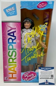 NIKKI BLONSKY Firmado HAIRSPRAY Tracy Turnblad Película Jakks Pacific MUÑECA Beckett - Imagen 1 de 10