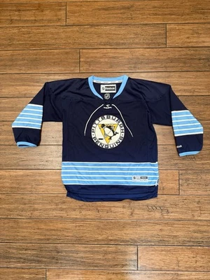 Jersey clásico de invierno Reebok Pittsburgh Penguins, en blanco, talla juvenil L/XL Foto 1 de 4