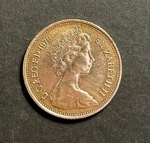 1979 British Queen Elizabeth II New Pence - Picture 1 of 2