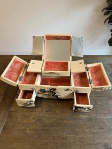 Armadietto portagioie vintage giapponese a strati dipinto a mano scena pagoda Mt Fuji - Foto 1 di 23