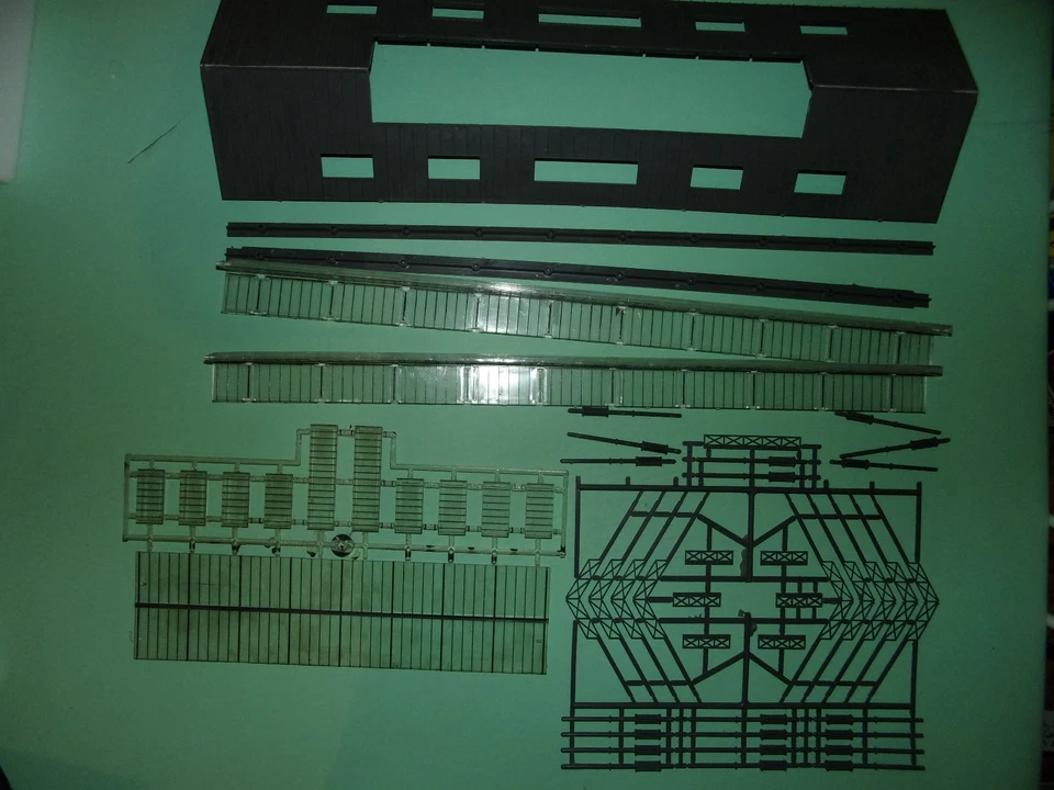 JOUEF maquette à finir de monter verrière 1019 (n°1ter) - Photo 1/1