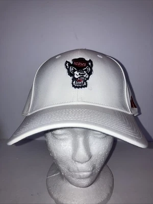 NC State Wolfpack Adidas Sombrero Ajustado Blanco L/XL NUEVO Foto 1 de 4