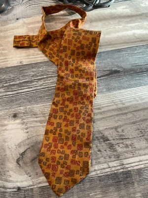 Corbata geométrica Joseph Abboud toda seda hecha en Italia oro oscuro y rojo BONITA Foto 1 de 4