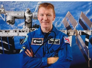 Astronaut - Space - Tim Peake - Hand Signed 8x6 Inch Photograph - COA - Picture 1 of 1