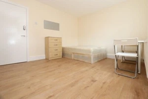 Lovely Huge Double Room To Rent - Picture 1 of 2