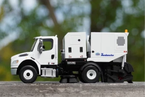 *NEW 2025* 1/50 First Gear Schwarze Avalanche M6 Street Sweeper Diecast - Picture 1 of 8