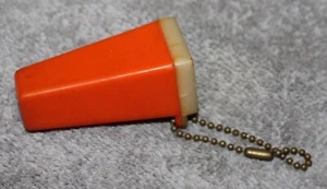 VINTAGE KEYCHAIN PHOTO VIEWER GORGEOUS SEXY GIRLFRIEND - Picture 1 of 2