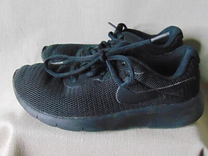 Größe 5,5 (GS) - Nike Tanjun Low Triple Black - Bild 1 von 6