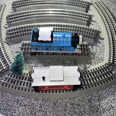 LIONEL THOMAS & FRIENDS CHRISTMAS LIONCHIEF STEAM ENGINE O GAUGE 6-85324-E Parts - Image 1 of 4