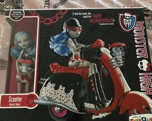 2011 Monster High GHOULIA YELPS Doll w/ Scooter, Helmet, Owl ToysRus EXCL NEW - Picture 1 of 10