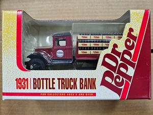 Ertl Collectibles Dr. Pepper 1931 Bottle Truck Bank Maßstab 1:34 Die-Cast - Bild 1 von 6