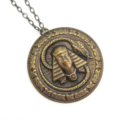 Collar Renacimiento Egipcio Faraón Serpiente Asp Colgante Juegos con disfraces Ren Faire Victoriano Foto 1 de 4