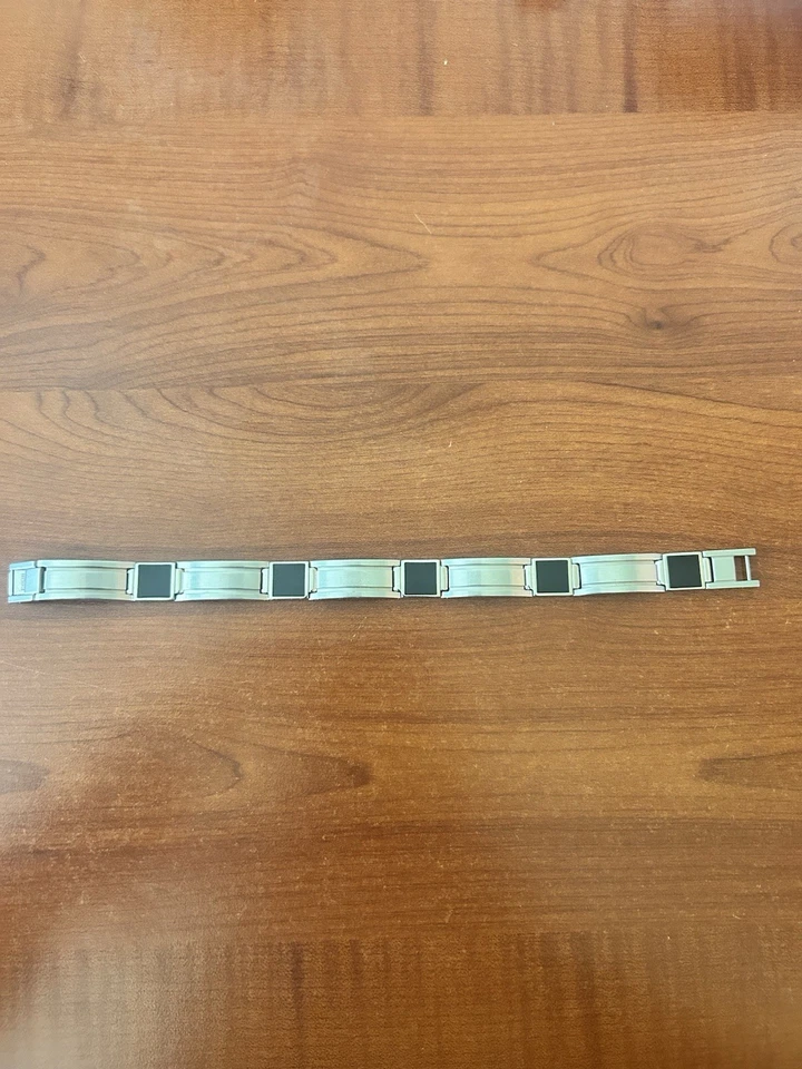 Pulsera de eslabones de acero inoxidable para hombre con diseño de panel rectangular moderno. Foto 1 de 2