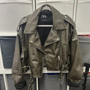 ZARA Molly Mae KHAKI CHARCOAL CROP OVERSIZED BELTED FAUX LEATHER BIKER small - Picture 1 of 7