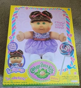 Cabbage Patch Kids: Lollipop Baby Puppe - grüne Augen braune Haare 2014 - Bild 1 von 6