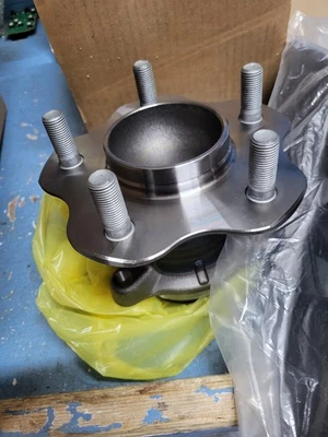 CUBO TRASEIRO GENUÍNO NOVO NISSAN JUKE 43202 BA60B - Imagem 1 de 2