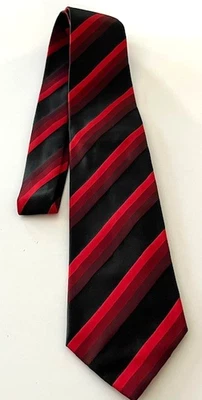 Corbata para hombre Yves St Laurent a rayas negras y rojas 100 % seda hecha en Italia Foto 1 de 4