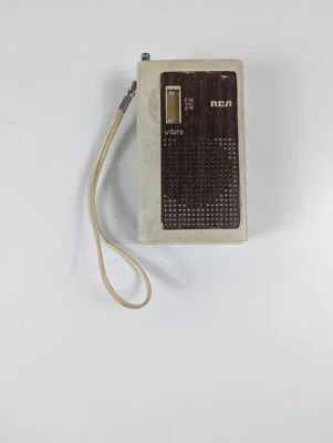 Vintage RCA Vibra RVM 640Y Handheld AM/FM Radio in Snow/Rosewood Grain Works - Image 1 of 4