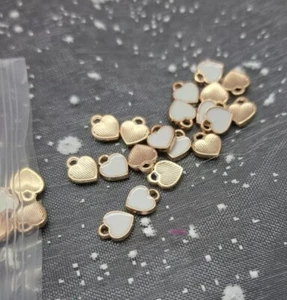 Lot de 50 mini breloques cœur Blanc, 0.6 x 0.8 cm, neuf (A01) - Imagen 1 de 1