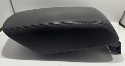 Подлокотник центральной консоли Ford Explorer 2011-2015 годов выпуска BB5Z7806024AB черный от оригинального производителя б/у - Изображение 1 из 4