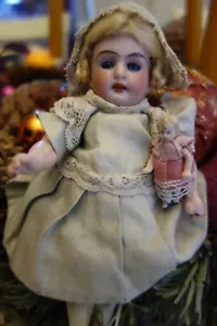 Wunderbare seltene antike Mignonette herrliche Kleidung mit Minipuppe 17 cm - Bild 1 von 17