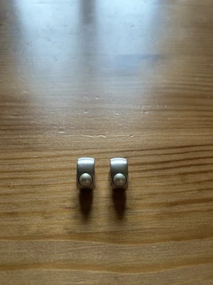 Ohrclips rhodoniert mit Perle (Zuchtperle? ) von Pierre Lang, sehr gut erhalten! - Bild 1 von 3