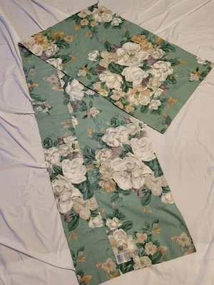 Cenefa vintage JC Penney blanca magnolia sobre verde claro 17 1/2" por 82" Foto 1 de 3