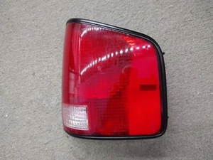 94-04 Chevrolet S10/GMC Sonoma. Used aftermarket taillamp RH passenger side. - Picture 1 of 5