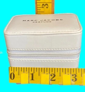 "Contenedor vacío de perfume con cremallera de cuero blanco Marc Jacobs 2 compartimentos 3""" - Imagen 1 de 12