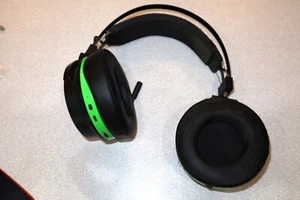 Auriculares sobre la oreja Razer Thresher Ultimate negro/verde - Funciona pero está roto - Imagen 1 de 5