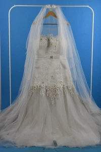 Mia Solano Ivory Wedding Dress Ivory Sleeveless Trumpet Floral size 12 & Veil - Picture 1 of 18