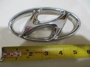 HYUNDAI H GRILLE CHROME EMBLEM OVAL OEM ORIGINAL USED BAGDE GENUINE - Picture 1 of 1