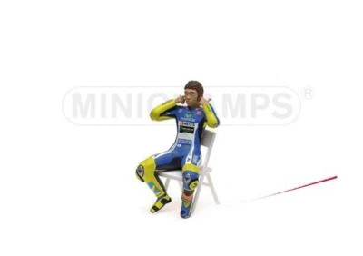 Minichamps FIGURINE VALENTINO ROSSI MOTOGP 2014 CHECKING THE EAR PLUGS 1:12 - Bild 1 von 3