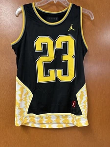 MEDIUM KIDS NIKE Air Jordan Basketball Jersey 954590-023 BLACK YELLOW MSRP $65 - Picture 1 of 5