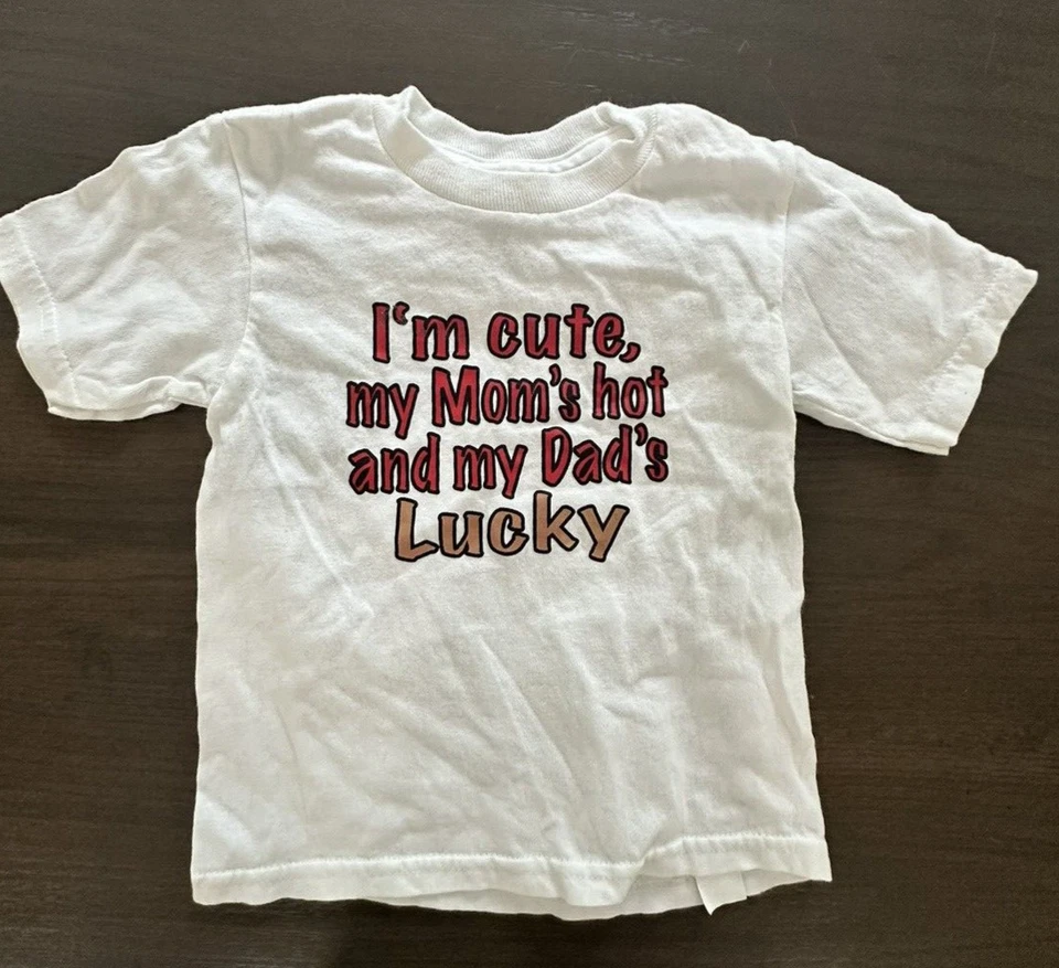 Tee says I'm Cute, my mom's hot and my dad's Lucky; 2T 棉 — 第 1/4 张图片