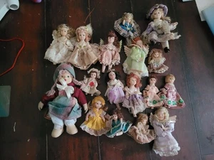 17 piccole bambole di porcellana vintage - Foto 1 di 4
