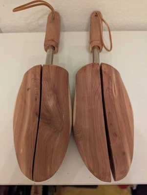 Para hombres Cedro Punta Dividida Zapato Árbol Ajustable Resorte Cargado Aromático Rojo Cedro Par Foto 1 de 4