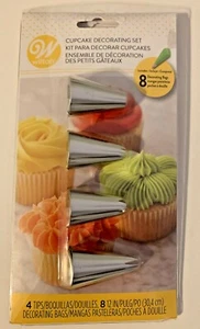 Wilton Cupcakes Decorating Set Kit with 4 Large Tips And 8 Decorating Bags New - Picture 1 of 2