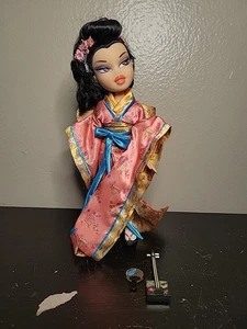 Bratz World! Collector's Edition May Lin Tokyo Japan Doll With Some Accessories  - Picture 1 of 11
