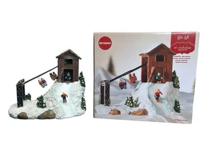 St. Nicholas Square Ski Lift Animierte Bewegung Weihnachtsdorf Lodge AUSGELAUFEN - Bild 1 von 10